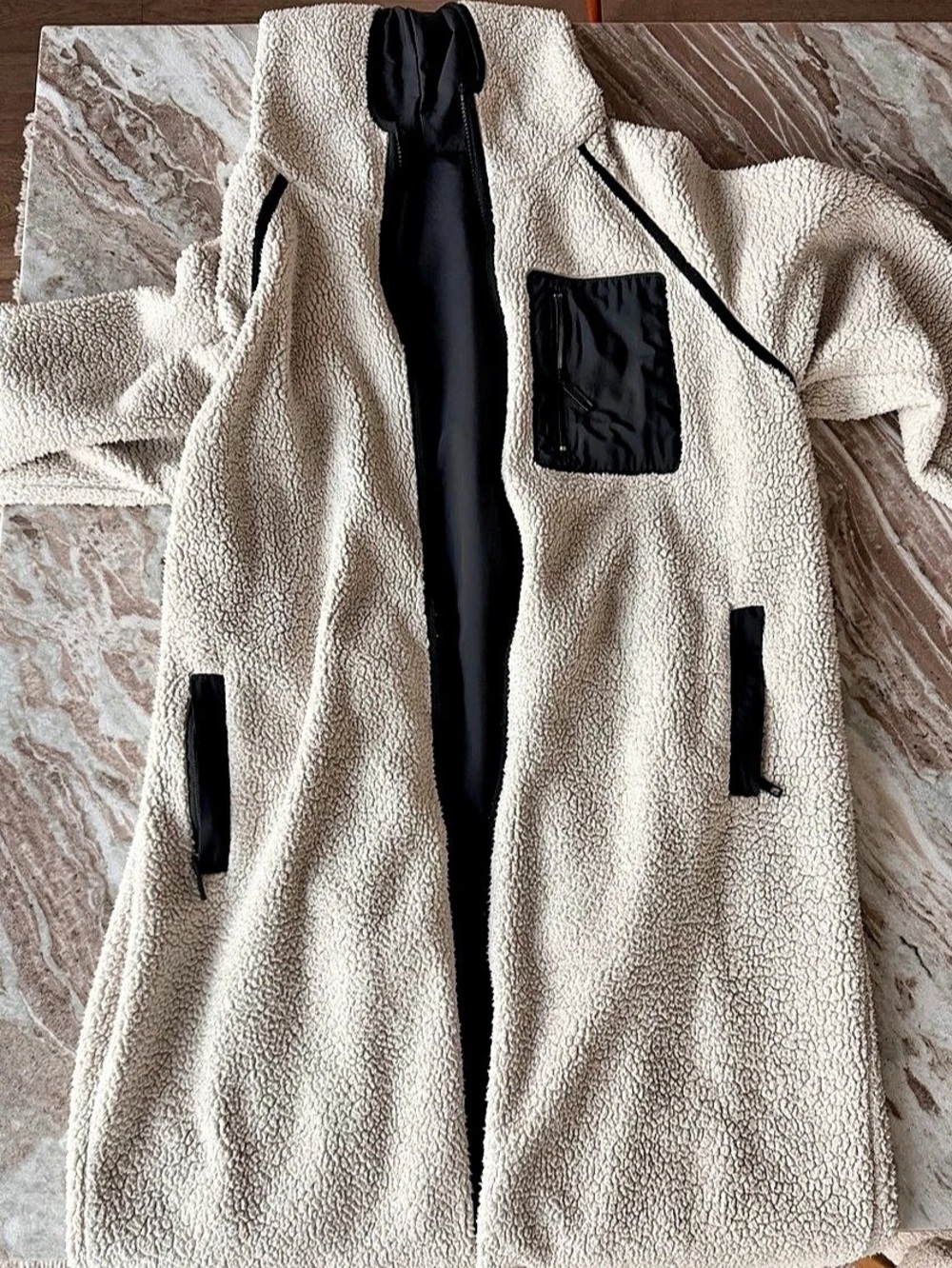 alo Teddy Fleece Jacket reversible in Cream & Black Size Small